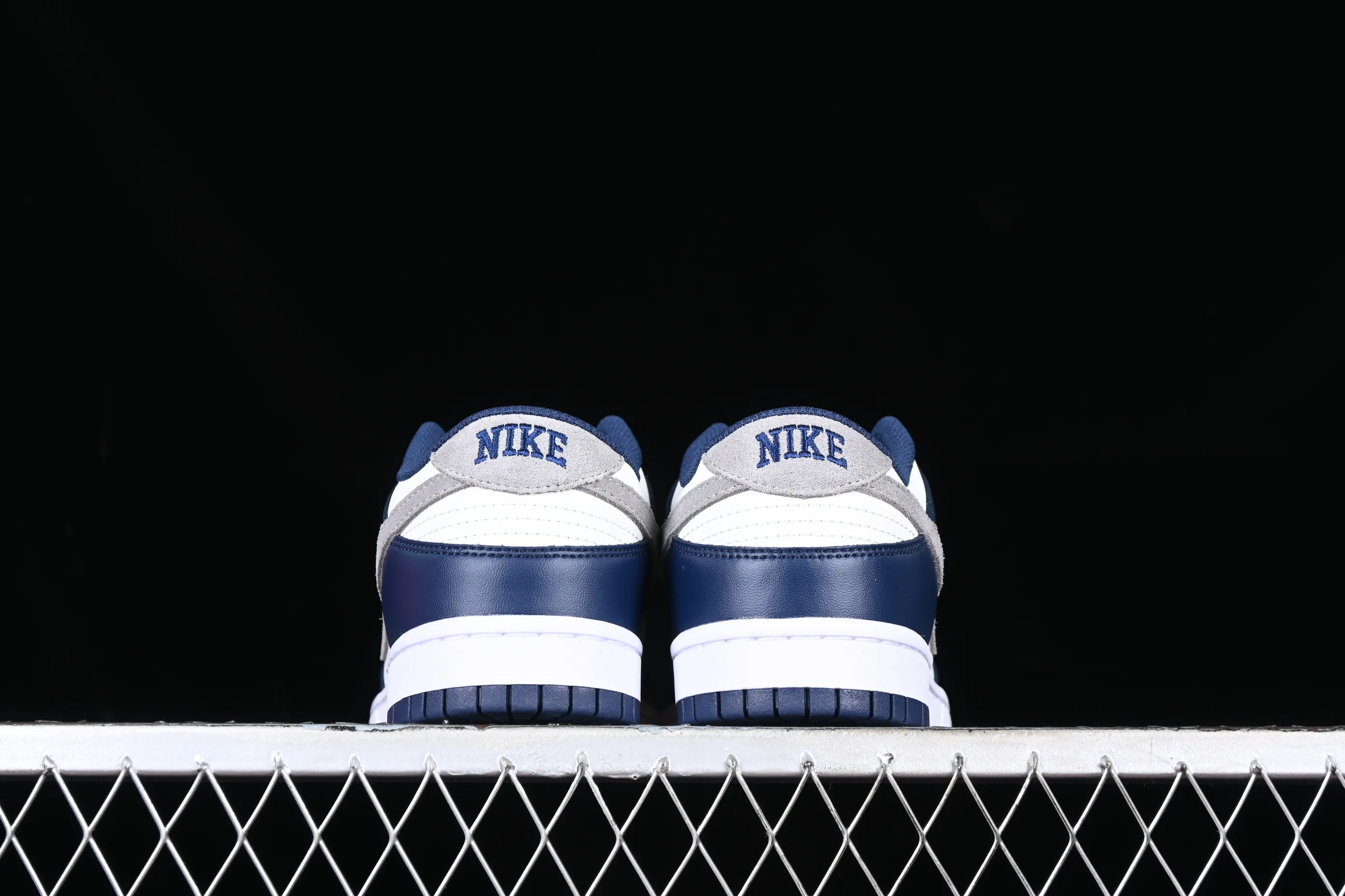 All categories Nk SB Dunk series Nk SB Dunk Low low-top sneakers Nk Dunk Low "Midnight Navy" blue and white SB low-top sports and leisure sneakers FD9749-400